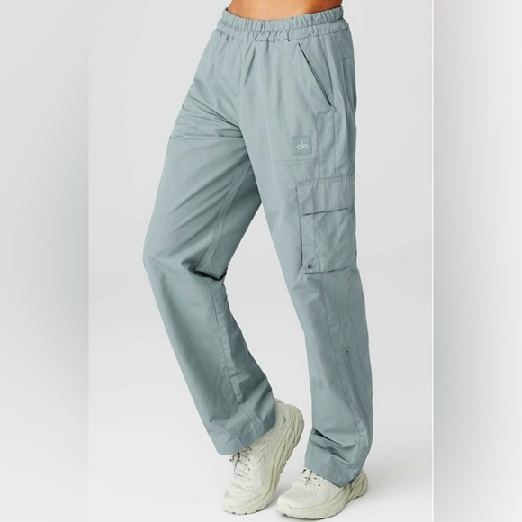 ALO Yoga Pants - Alo Women's International Wide Leg City Pant - Cosmic Gray. Size Small